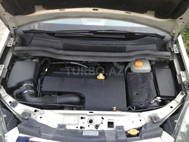 Opel Zafira 2005, 245,000 km - 2.2 l - Qusar