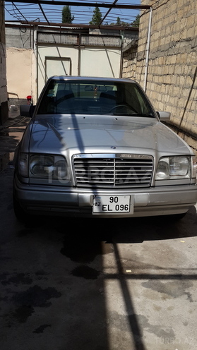 Mercedes E 320 1993, 31,700 km - 3.2 л - Yevlax