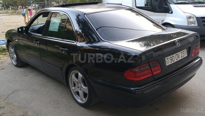 Mercedes E 240 1999, 320,000 km - 2.6 l - Bakı