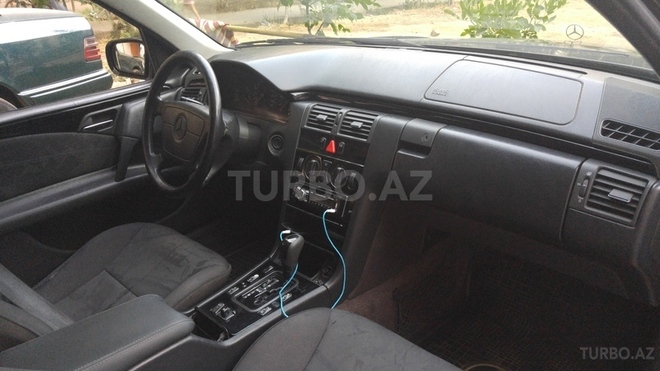 Mercedes E 240 1999, 320,000 km - 2.6 l - Bakı