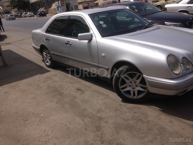 Mercedes E 240 1997, 220,000 km - 2.4 l - Bakı