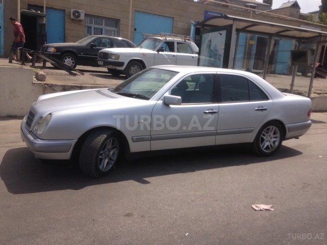 Mercedes E 240 1997, 220,000 km - 2.4 l - Bakı