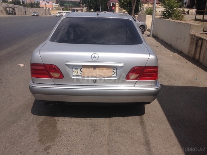 Mercedes E 240 1997, 220,000 km - 2.4 l - Bakı