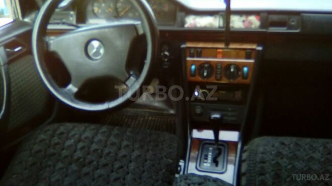 Mercedes E 230 1992, 2,000 km - 2.3 l - Astara