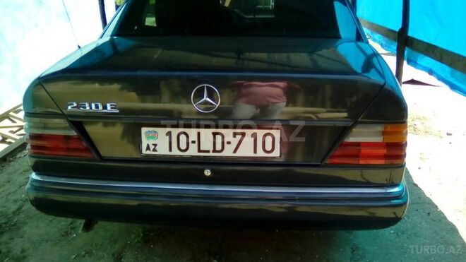 Mercedes E 230 1992, 2,000 km - 2.3 l - Astara