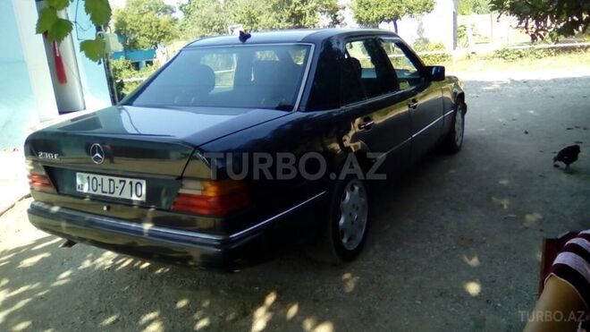 Mercedes E 230 1992, 2,000 km - 2.3 l - Astara