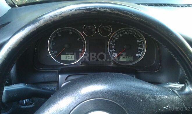 Volkswagen Passat 2002, 167,000 km - 2.5 l - Şamaxı
