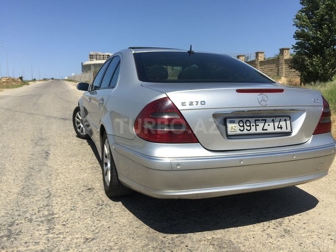 Mercedes E 270 2002, 226,000 km - 2.7 l - Bakı