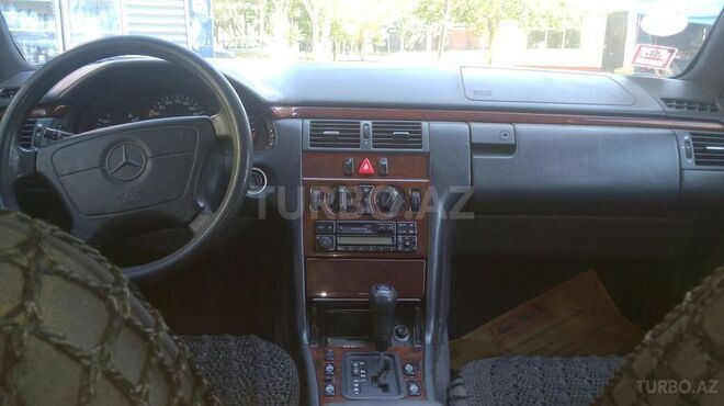 Mercedes E 240 1998, 250,000 km - 2.4 l - Sumqayıt