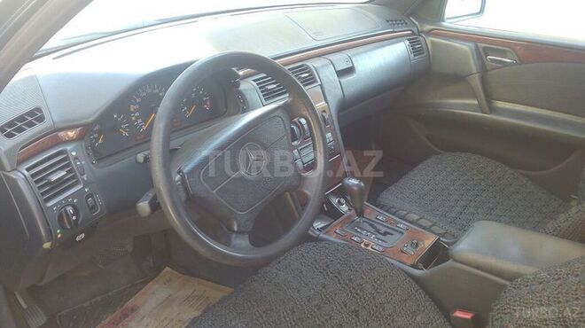 Mercedes E 240 1998, 250,000 km - 2.4 l - Sumqayıt