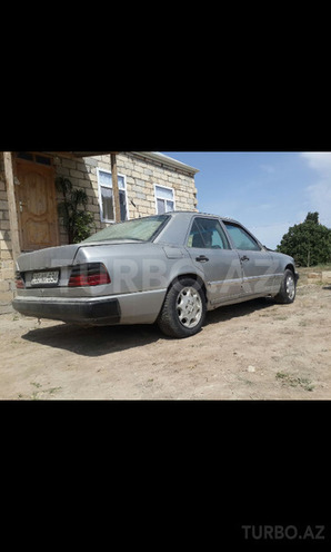 Mercedes E 260 1988, 414,392 km - 2.6 l - Bakı