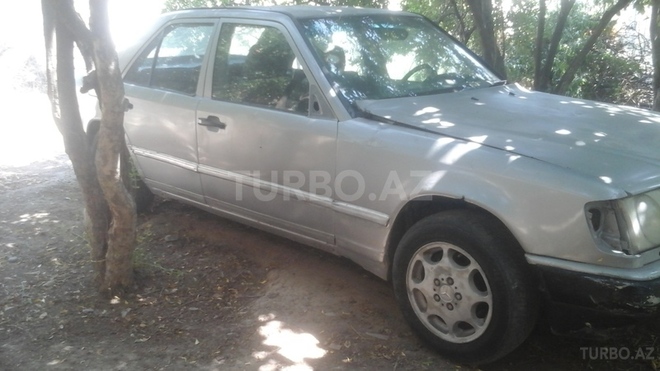 Mercedes E 260 1988, 414,392 km - 2.6 l - Bakı