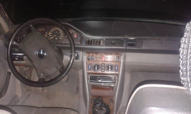 Mercedes E 260 1988, 414,392 km - 2.6 l - Bakı