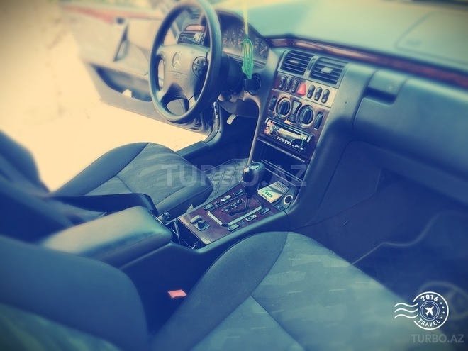 Mercedes E 220 2001, 327,000 km - 2.2 l - Yevlax
