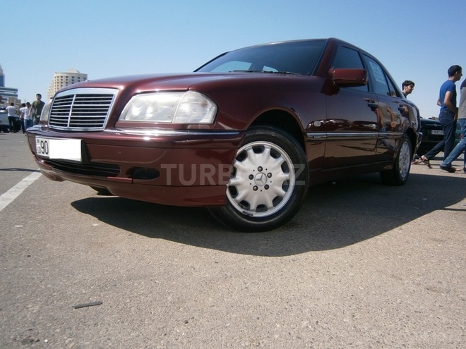 Mercedes C 200 1999, 260,000 km - 2.0 л - Bakı