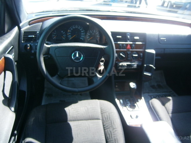 Mercedes C 200 1999, 260,000 km - 2.0 л - Bakı