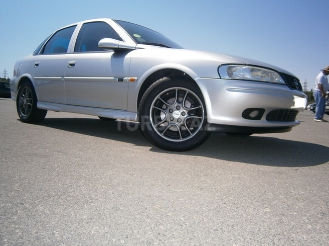 Opel Vectra 1999, 215,000 km - 1.6 л - Bakı