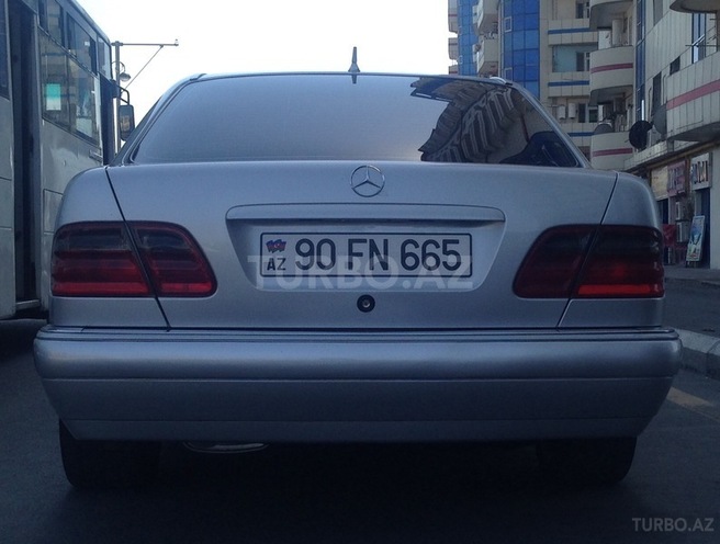 Mercedes E 230 1997, 268,600 km - 2.3 l - Bakı