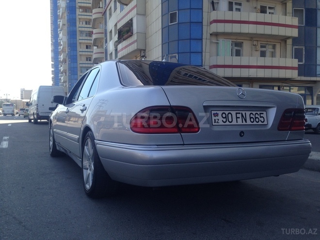 Mercedes E 230 1997, 268,600 km - 2.3 l - Bakı