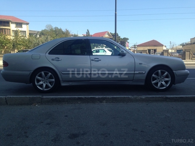Mercedes E 230 1997, 268,600 km - 2.3 l - Bakı