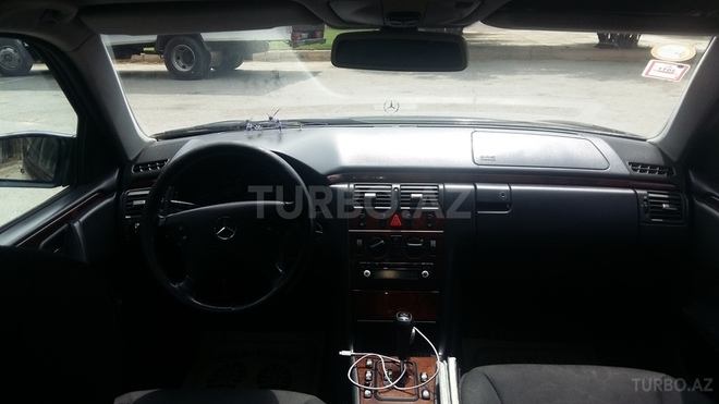 Mercedes E 220 1999, 289,456 km - 2.2 l - Bakı