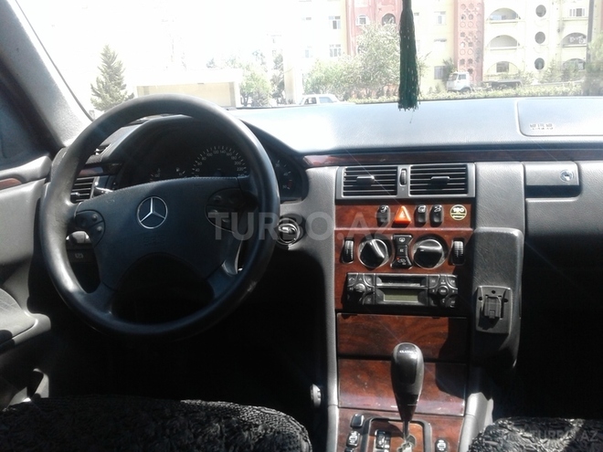 Mercedes E 220 2000, 210,000 km - 2.2 l - Şirvan