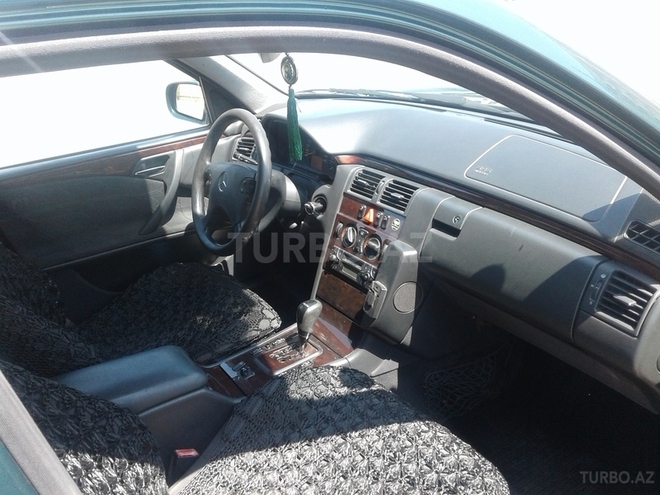 Mercedes E 220 2000, 210,000 km - 2.2 l - Şirvan