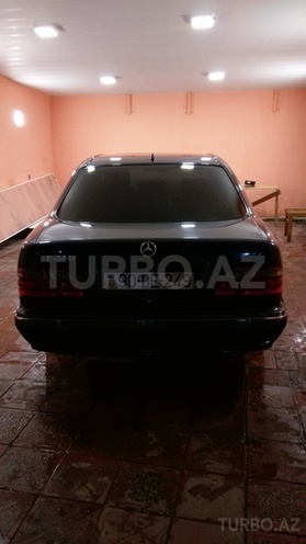 Mercedes E 240 2000, 286,896 km - 2.4 l - Bakı