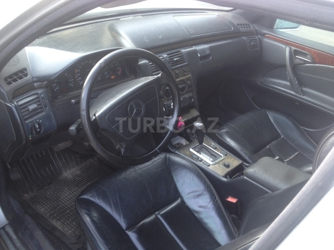 Mercedes E 230 1995, 221,591 km - 2.3 л - Sumqayıt