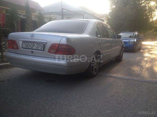 Mercedes E 230 1995, 221,591 km - 2.3 л - Sumqayıt