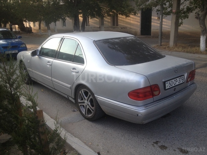 Mercedes E 230 1995, 221,591 km - 2.3 л - Sumqayıt
