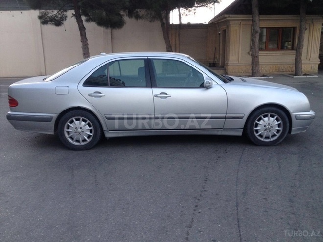 Mercedes E 240 1999, 183,000 km - 2.4 л - Bakı