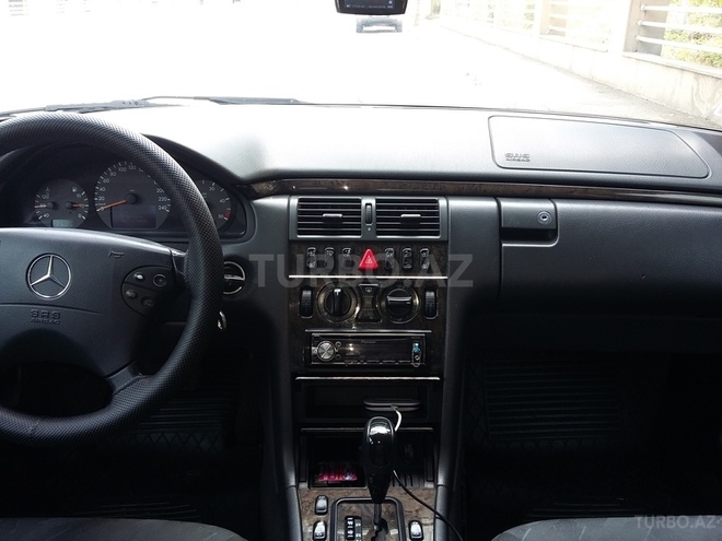 Mercedes E 220 2000, 403 km - 2.2 л - Bakı