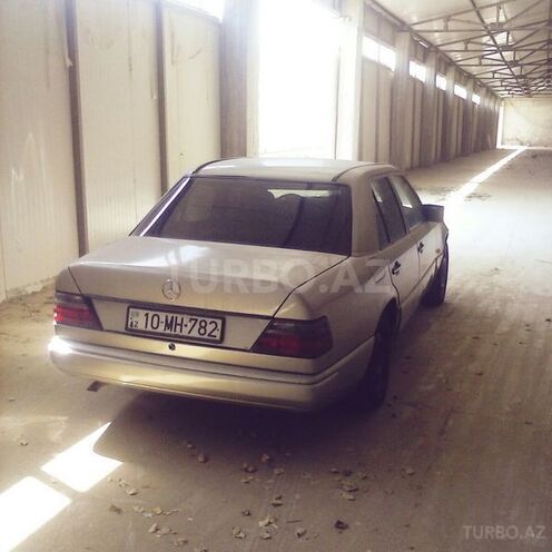 Mercedes E 260 1987, 287,000 km - 2.6 l - Bakı