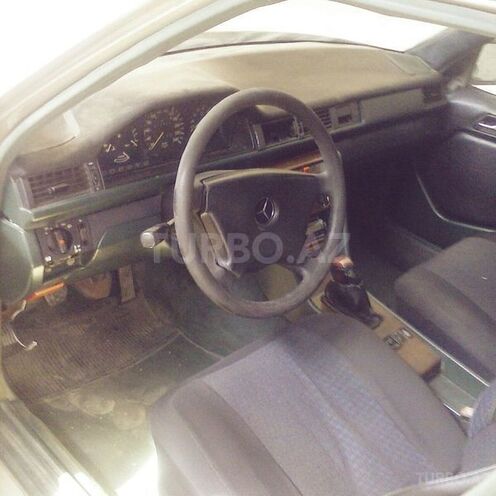 Mercedes E 260 1987, 287,000 km - 2.6 l - Bakı