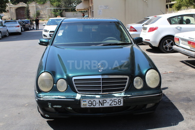 Mercedes E 220 2002, 240,000 km - 2.2 l - Bakı