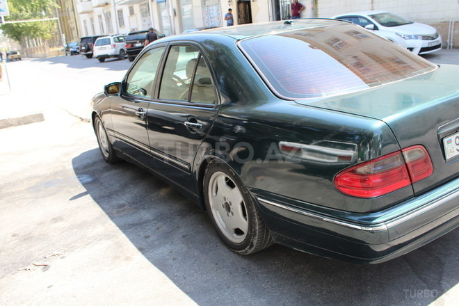 Mercedes E 220 2002, 240,000 km - 2.2 l - Bakı