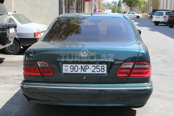 Mercedes E 220 2002, 240,000 km - 2.2 l - Bakı