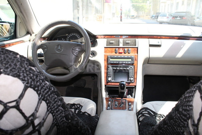 Mercedes E 220 2002, 240,000 km - 2.2 l - Bakı