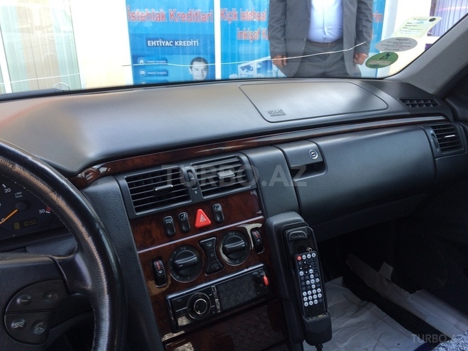 Mercedes E 270 2000, 180,000 km - 2.7 л - Goranboy
