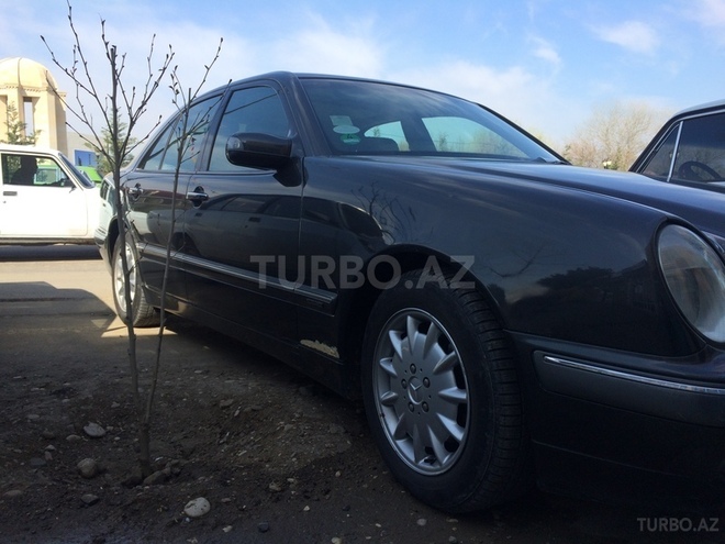 Mercedes E 270 2000, 180,000 km - 2.7 л - Goranboy