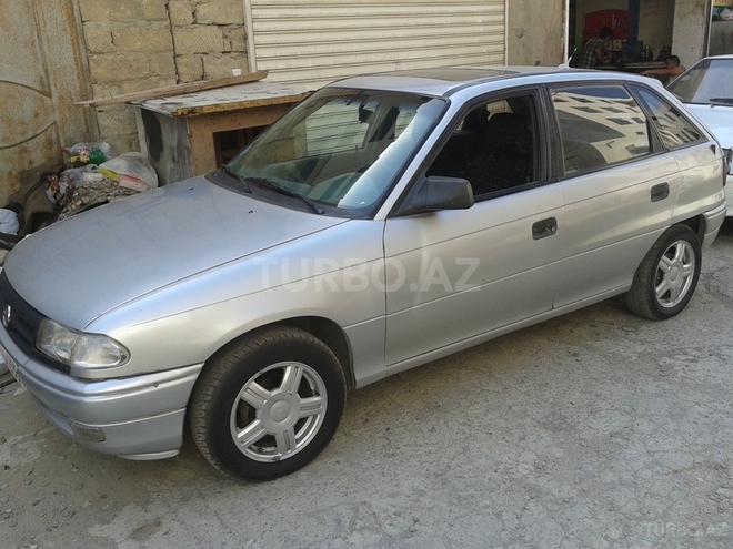 Opel Astra 1993, 299,000 km - 1.6 l - Bakı