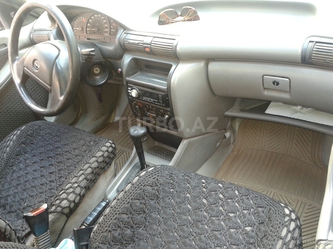 Opel Astra 1993, 299,000 km - 1.6 l - Bakı