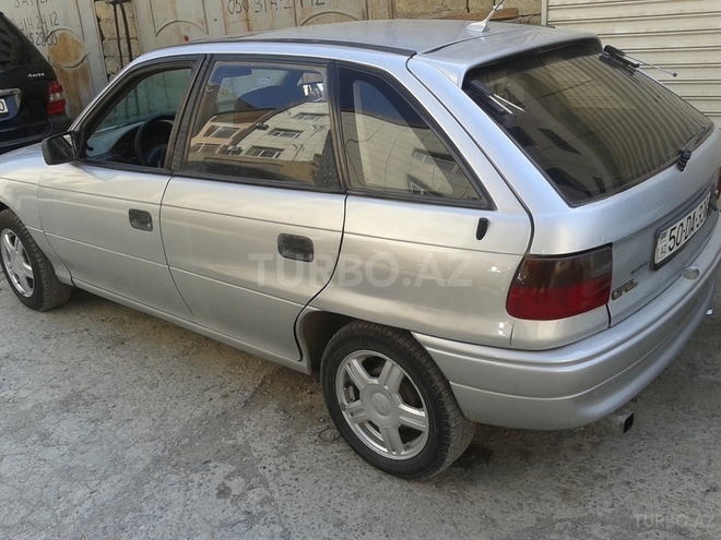 Opel Astra 1993, 299,000 km - 1.6 l - Bakı