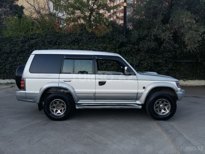 Mitsubishi Pajero 1996, 290,000 km - 2.8 л - Bakı