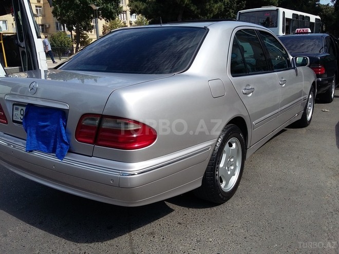 Mercedes E 220 2001, 543,656 km - 2.2 l - Bakı