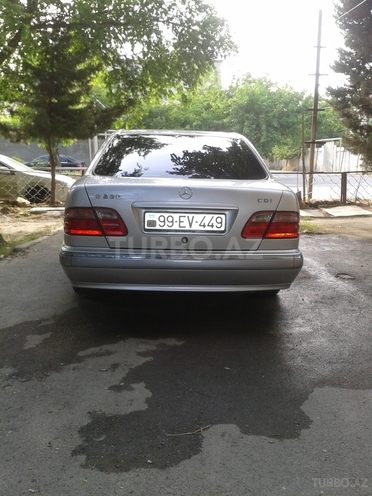 Mercedes E 220 2000, 209,615 km - 2.2 l - Bakı