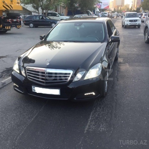 Mercedes E 250 2009, 176,000 km - 2.5 l - Bakı
