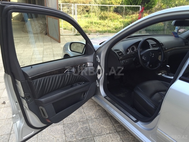 Mercedes E 240 2005, 129,500 km - 2.6 l - Lənkəran