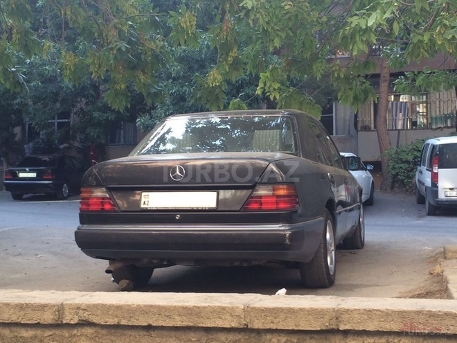 Mercedes E 200 1991, 248,000 km - 2.0 l - Bakı